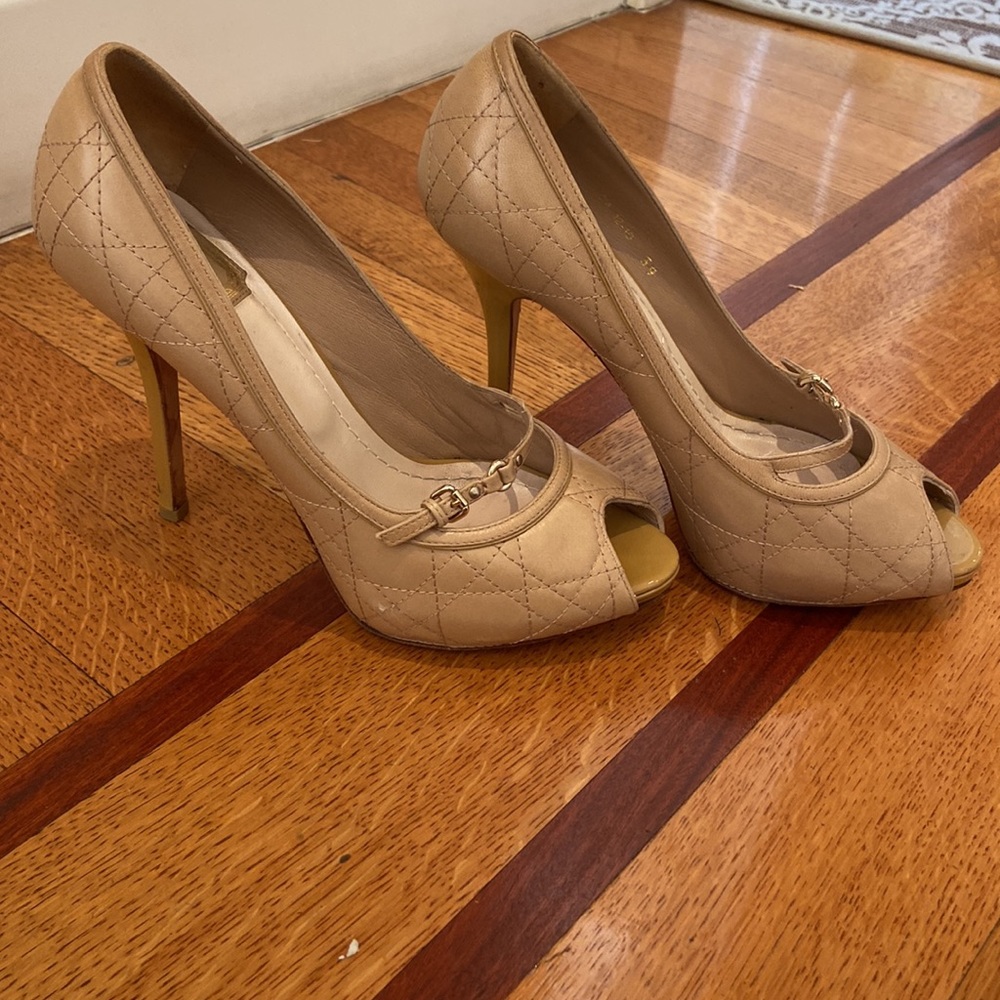 Christian  Dior leather cross stitch taupe/tan pumps